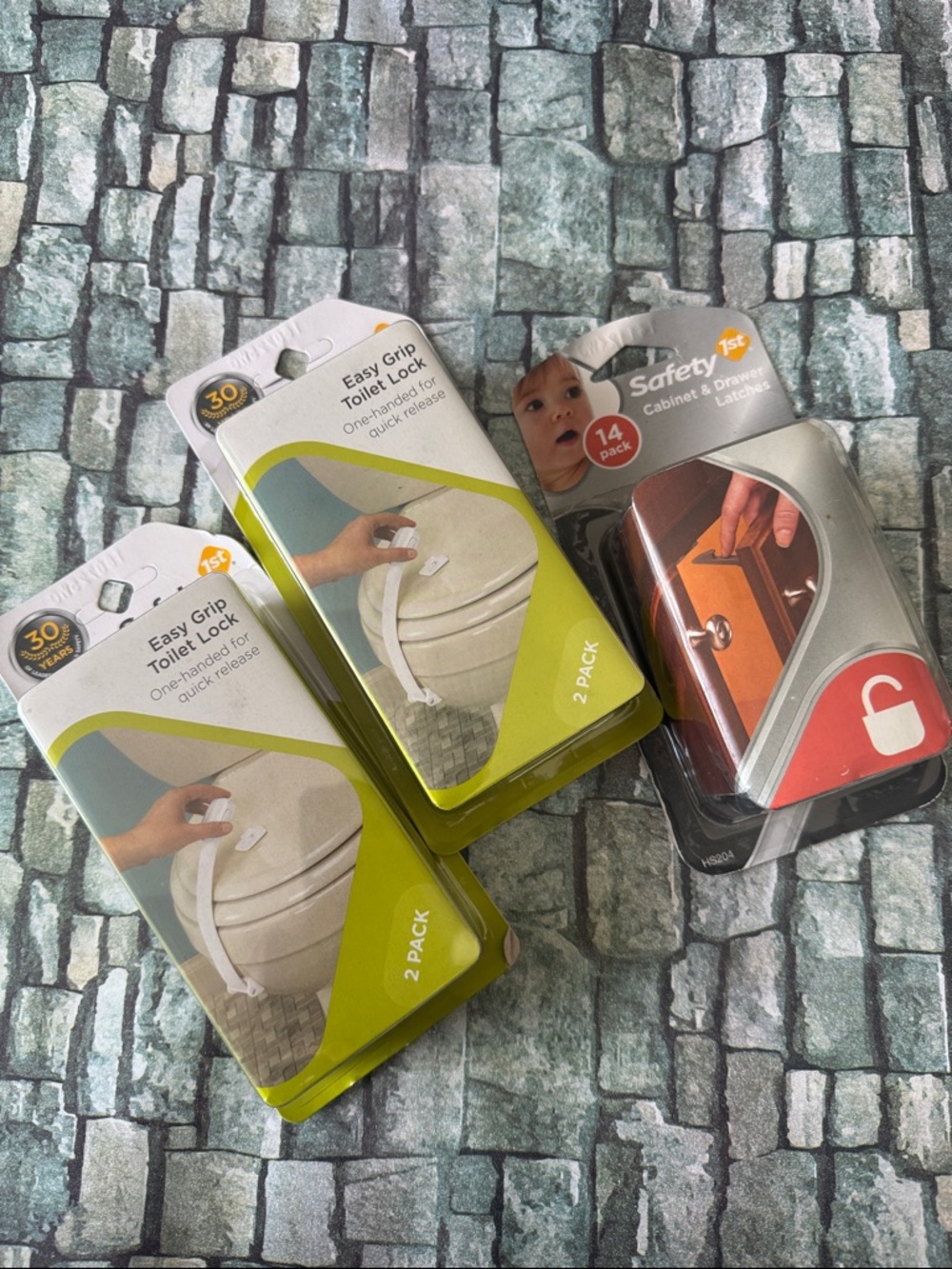 Safety 1st Easy Grip Toilet Locks and Cabinet and Drawers Latches